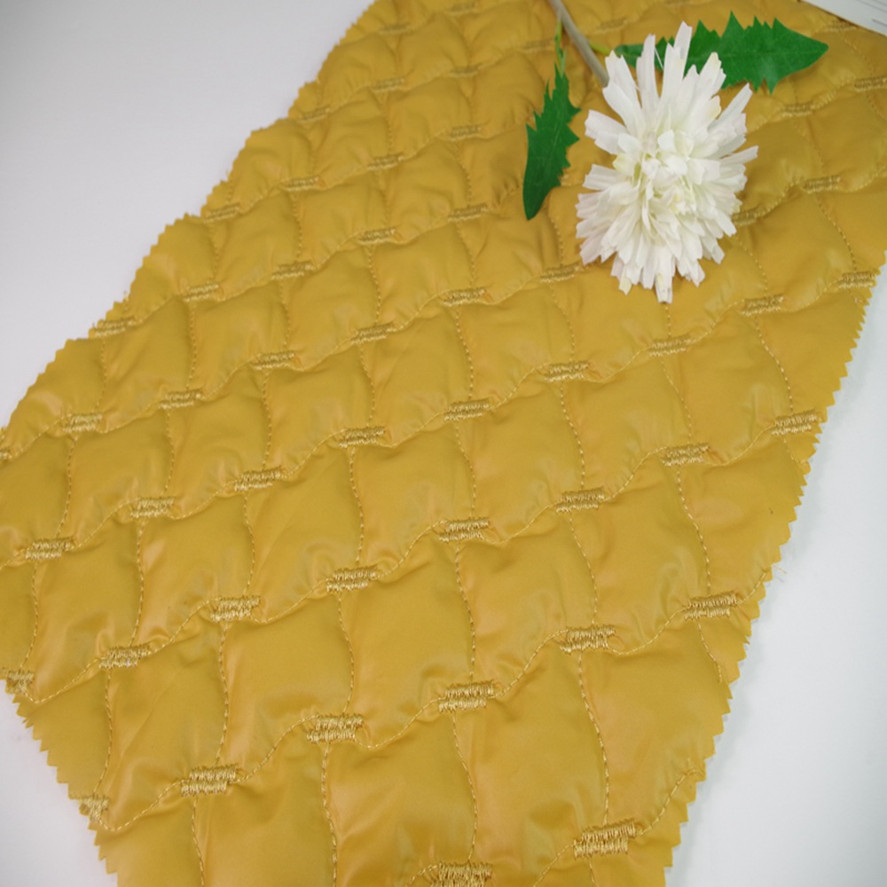 厂家直供 轧光涤塔夫 秋冬平纹菱形格羽绒服外套绗绣涤塔夫面料