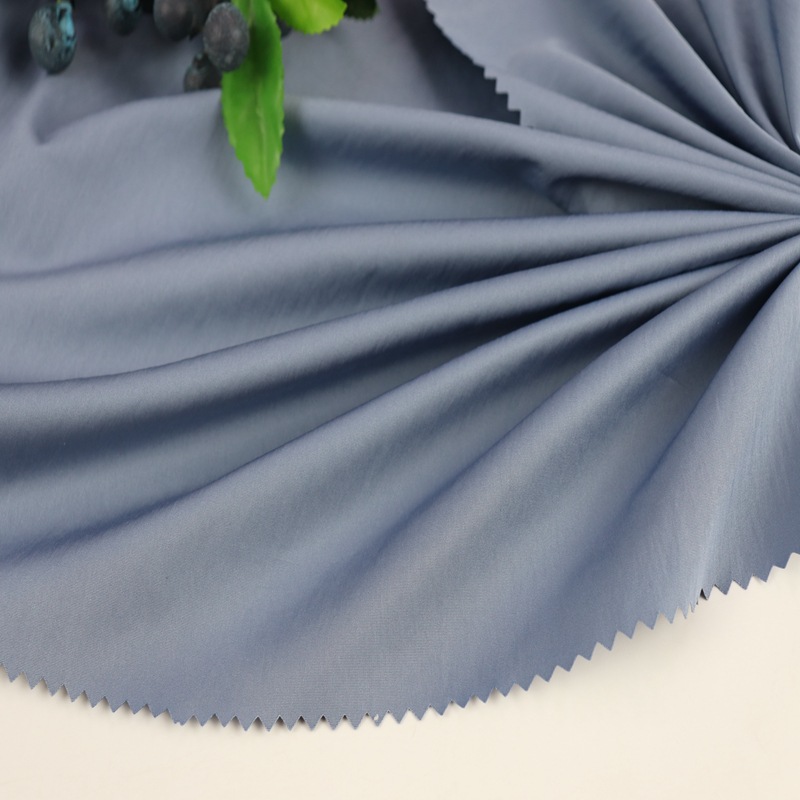 平纹威尼斯风衣面料 棉服羽绒服裤装时装面料 秋冬涤纶面料 现货