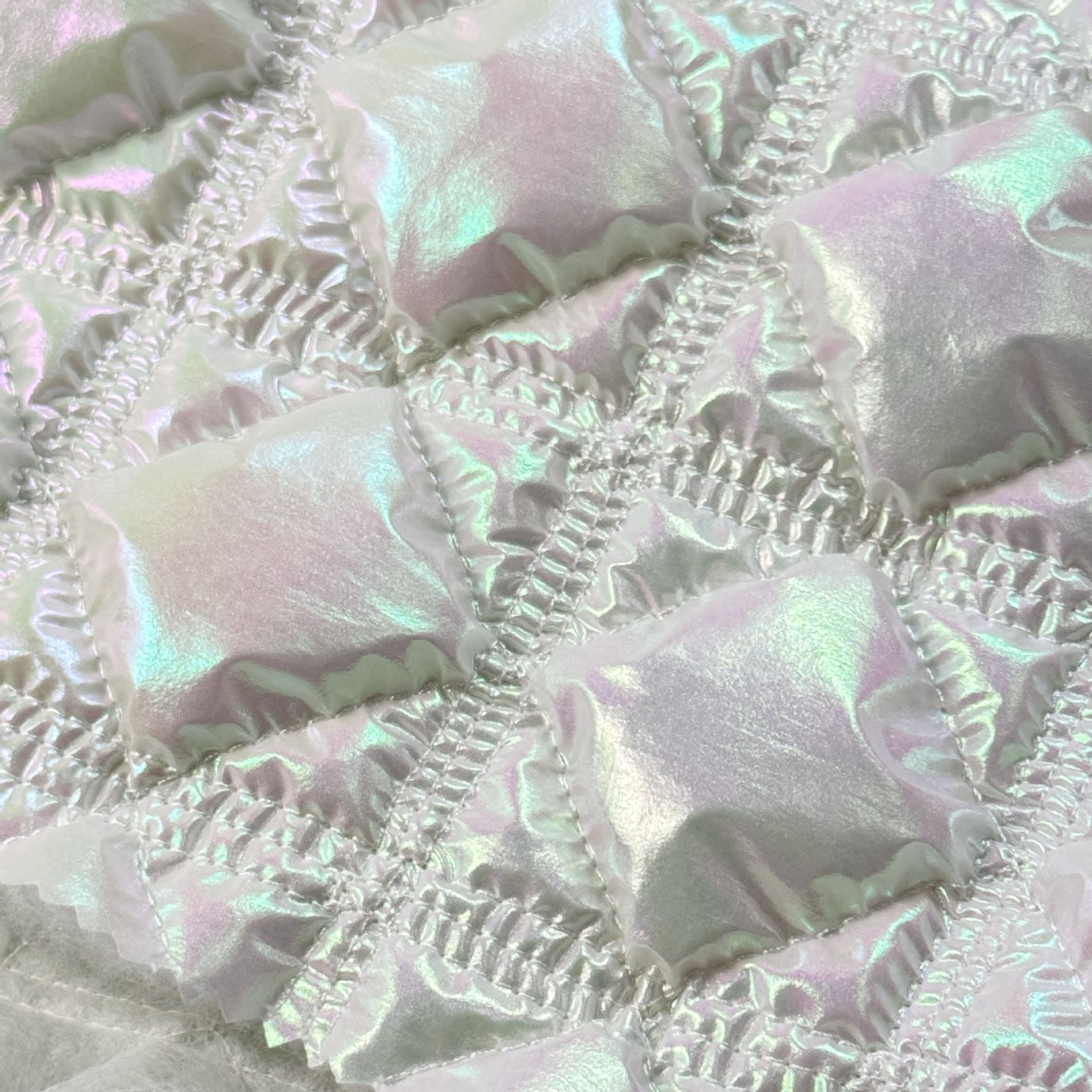 云朵包渐变绗棉布料藤格纹菱形格彩虹包绗缝绗绣布定制远红外升温