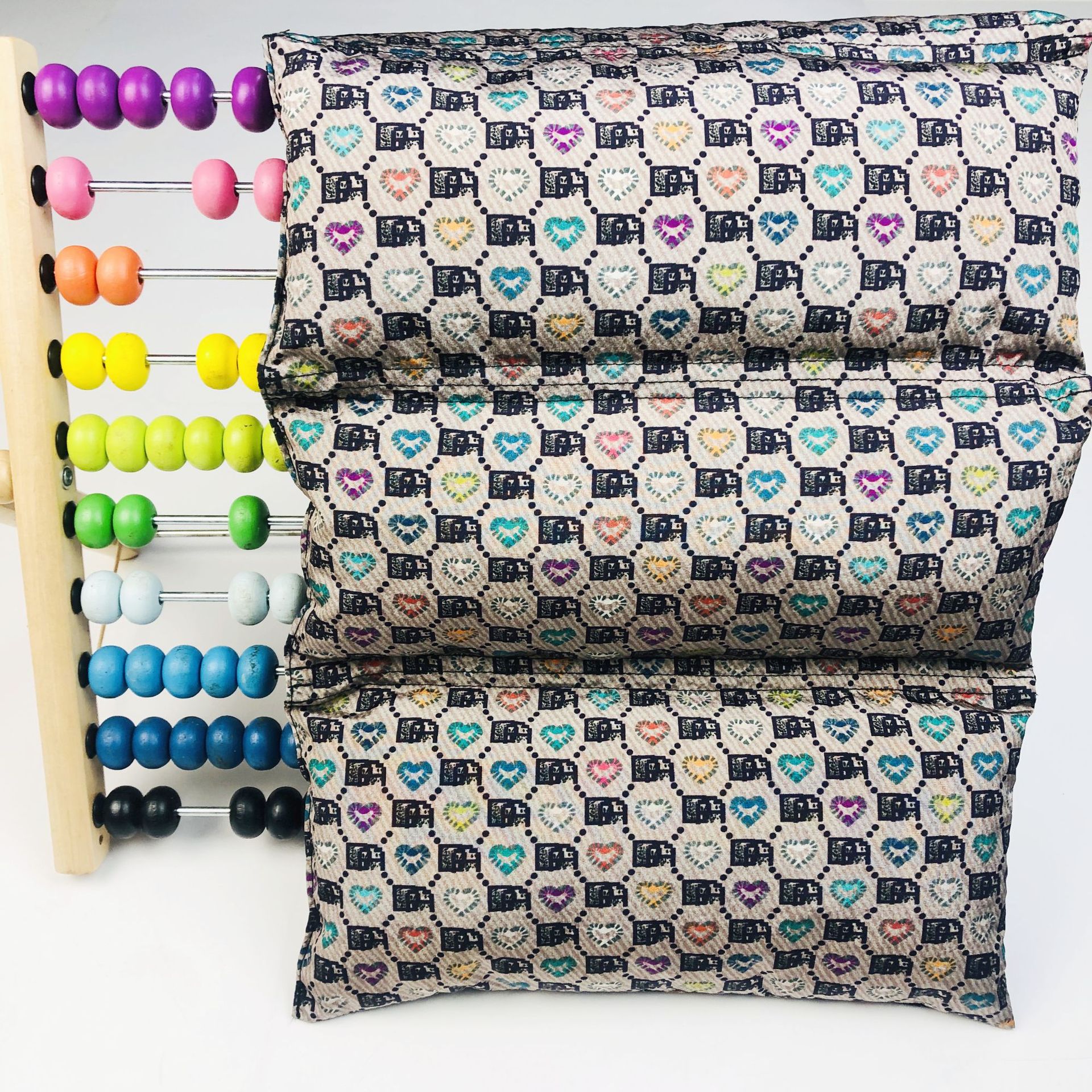 现货批发新款七彩爱心六边形尼龙印花布料羽绒服棉服面料自有工厂