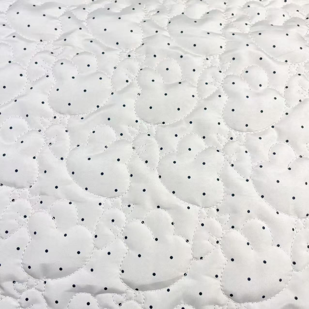 波点春亚纺绗棉面料绗缝棉布料夹棉包包面料云朵包化妆包绣花布