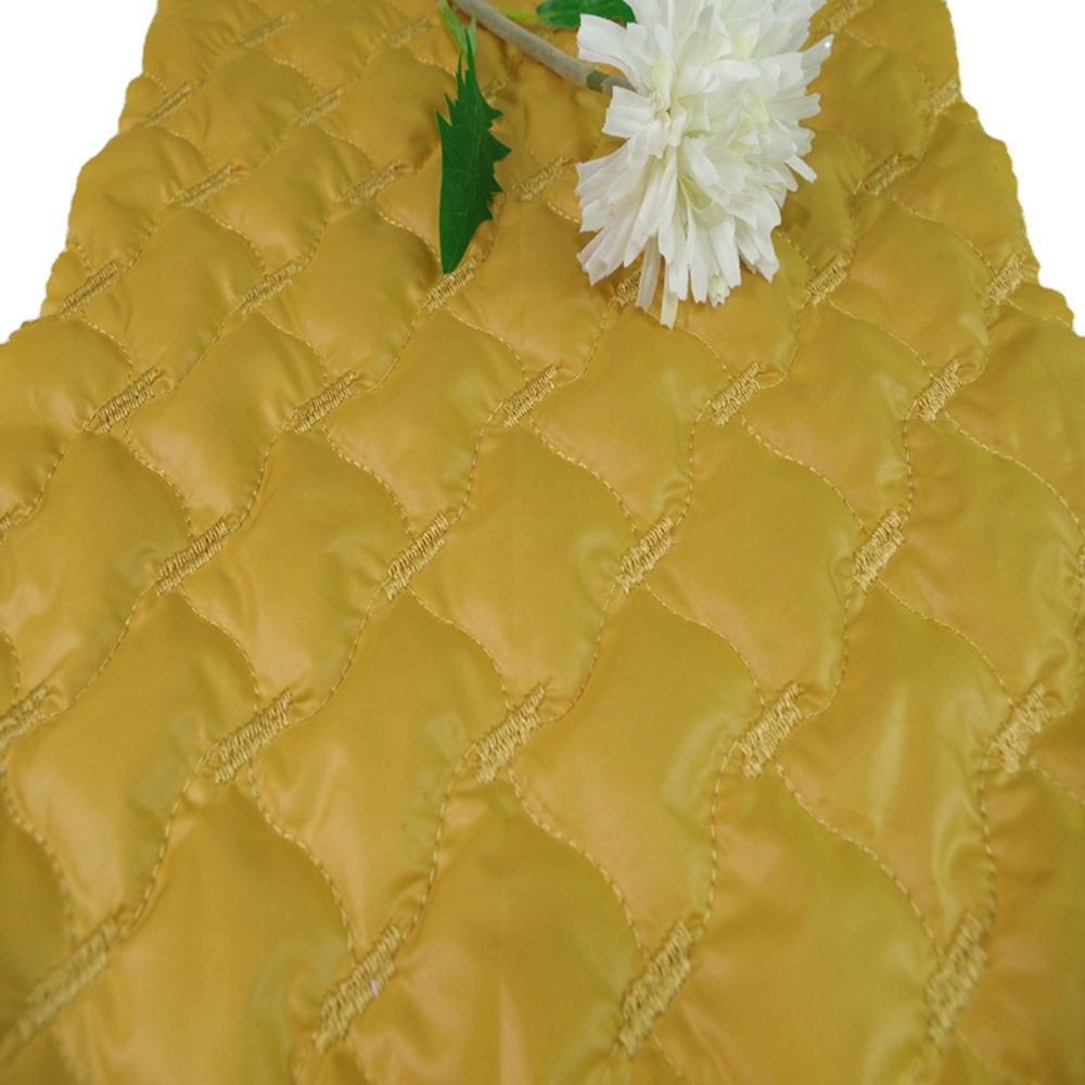 厂家直供 轧光涤塔夫 秋冬平纹菱形格羽绒服外套绗绣涤塔夫面料