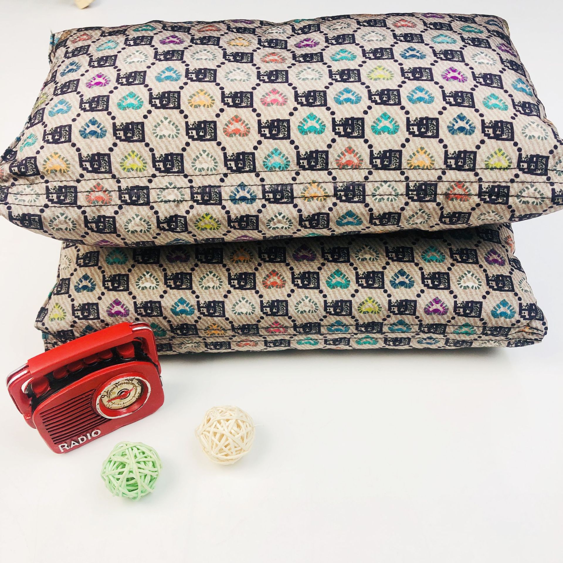 现货批发新款七彩爱心六边形尼龙印花布料羽绒服棉服面料自有工厂