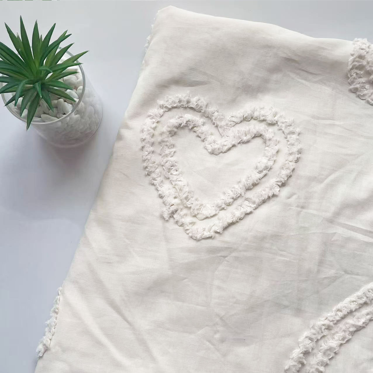 定制爱心盘带绣刺绣布料立体花棉布绣花面料家纺连衣裙白色布