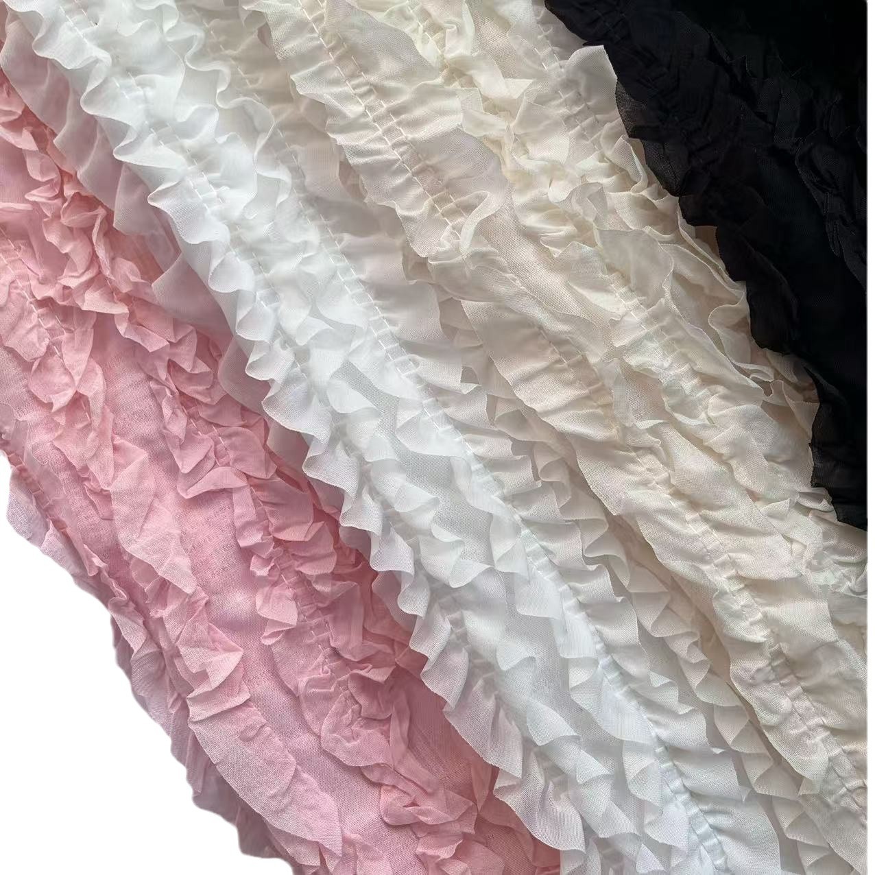 春夏新品钩绣木耳花边雪纺绣花面料压皱连衣裙礼服布料批发