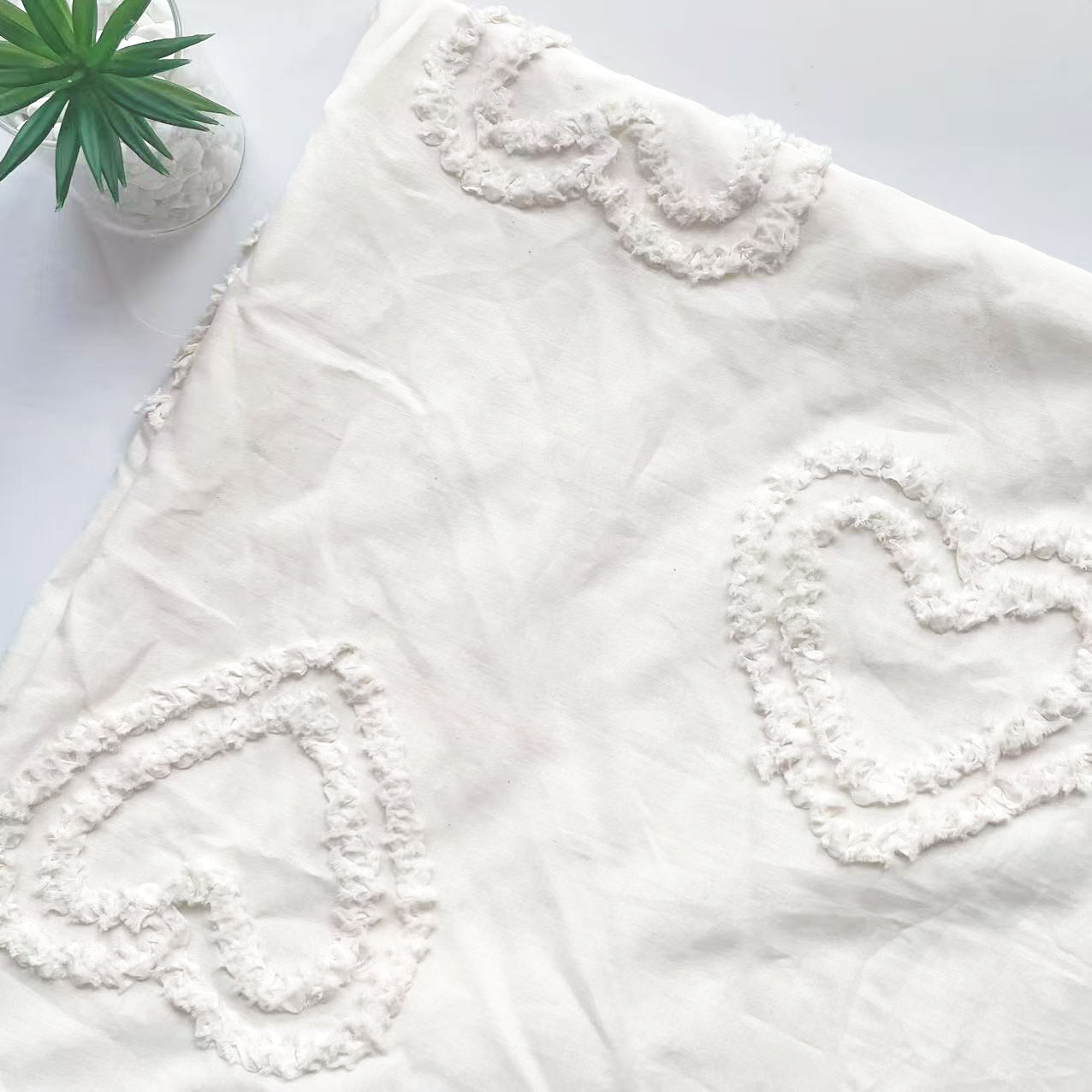 定制爱心盘带绣刺绣布料立体花棉布绣花面料家纺连衣裙白色布