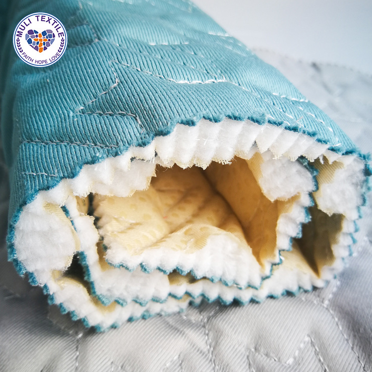 工厂直销 荷兰绒 千鸟格绗缝夹棉 防滑 烤火罩 沙发垫布料批发