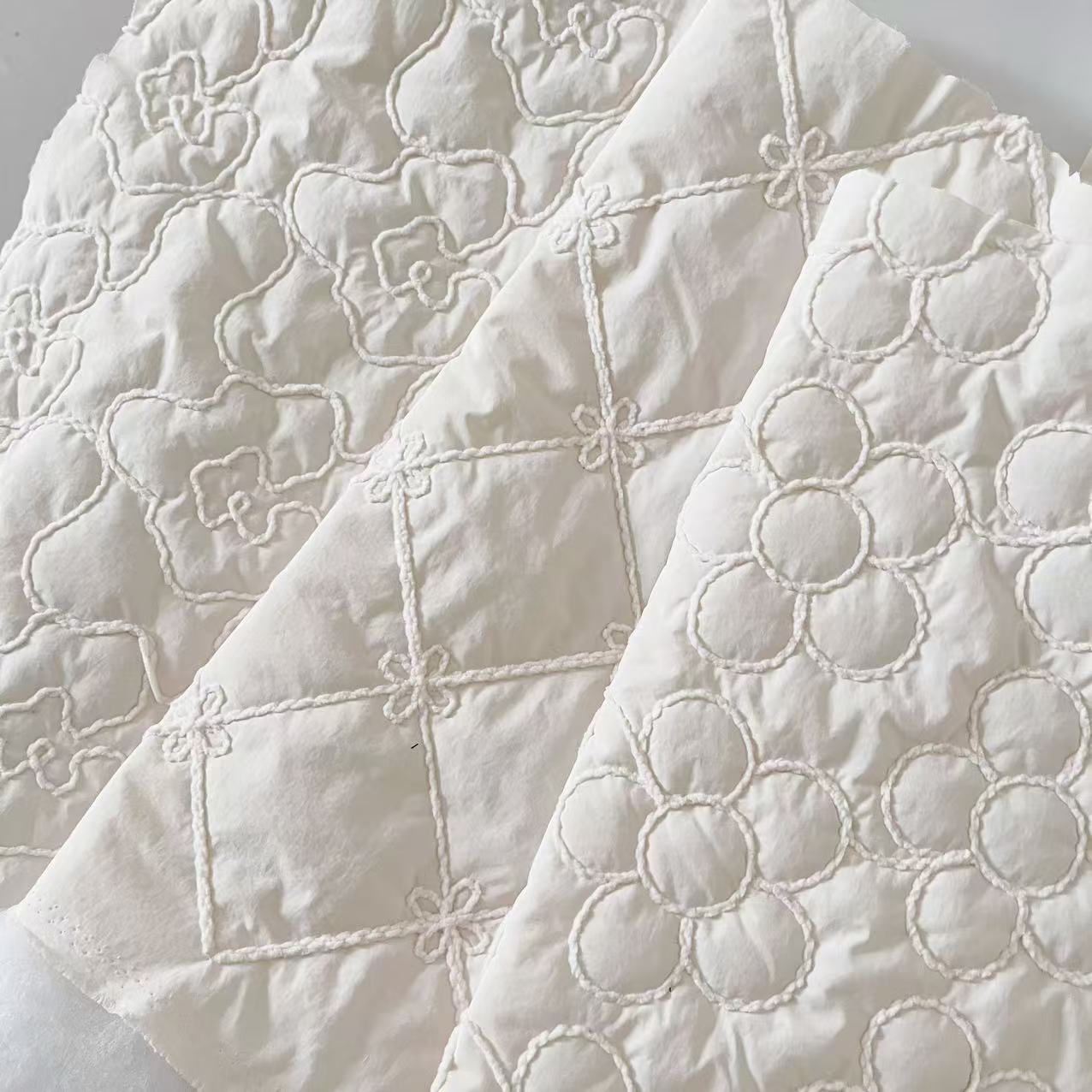 绳绣加粗线绗缝夹棉布立体绣花布云朵包服装夹克面料刺绣布绗绣