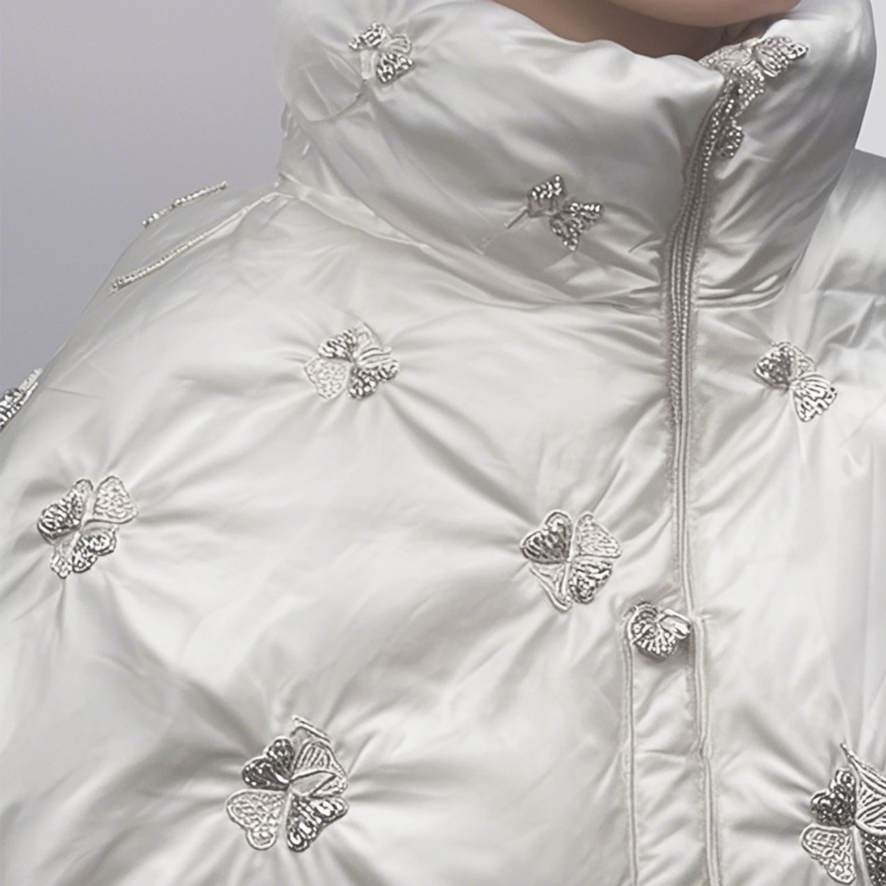 定制羽绒服三合一直充绒面料珠管三次绣花涤纶充绒半成品防水防风