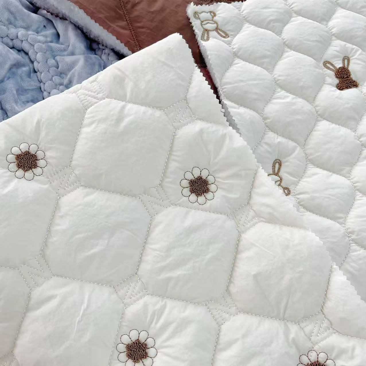 定制新款绗缝棉布料毛巾绣绗棉立体绣花刺绣夹棉布衍缝包包童装布