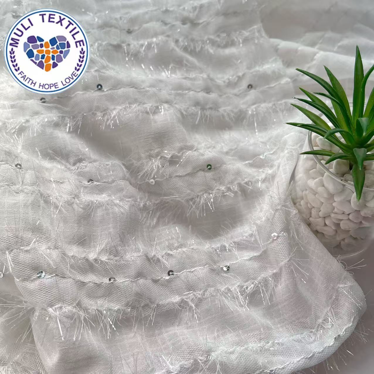 纯白色刺绣条纹钉珠片压皱雪纺纱布料服装公主百褶裙长裙窗