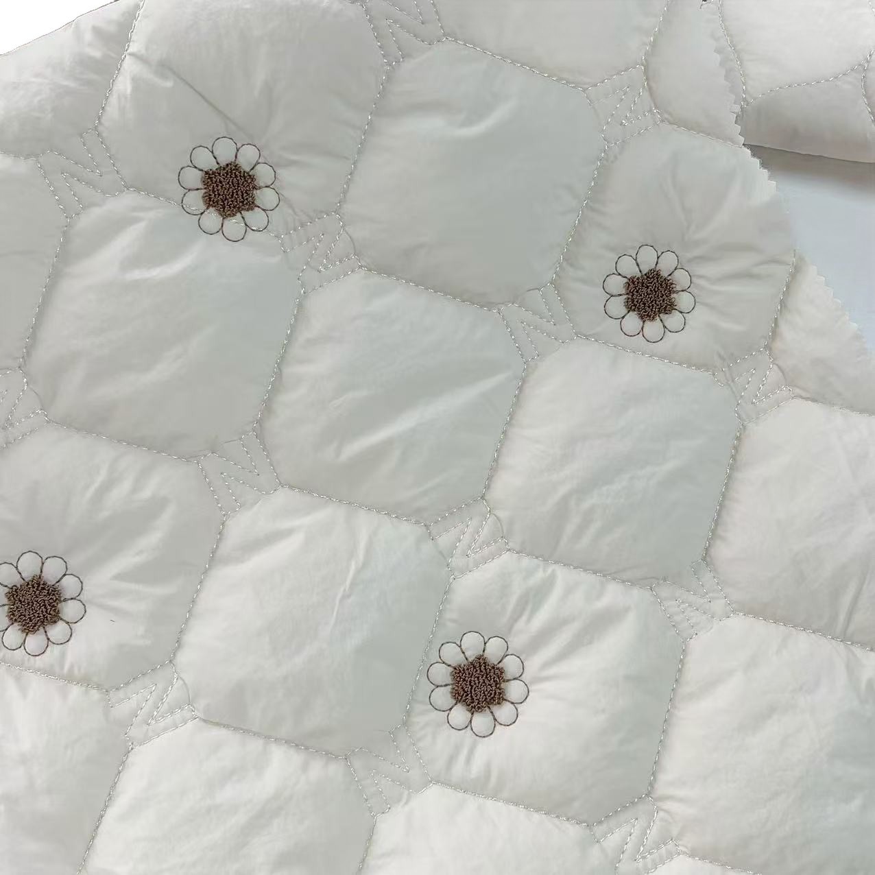 定制新款绗缝棉布料毛巾绣绗棉立体绣花刺绣夹棉布衍缝包包童装布