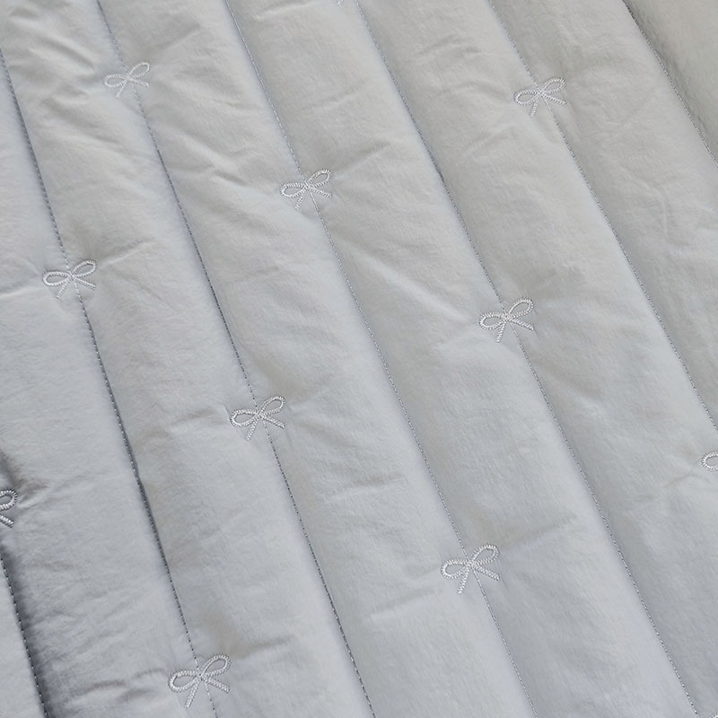 竖条绗缝加蝴蝶结刺绣绗缝棉布料韩国衍缝棉布料化妆包包棉