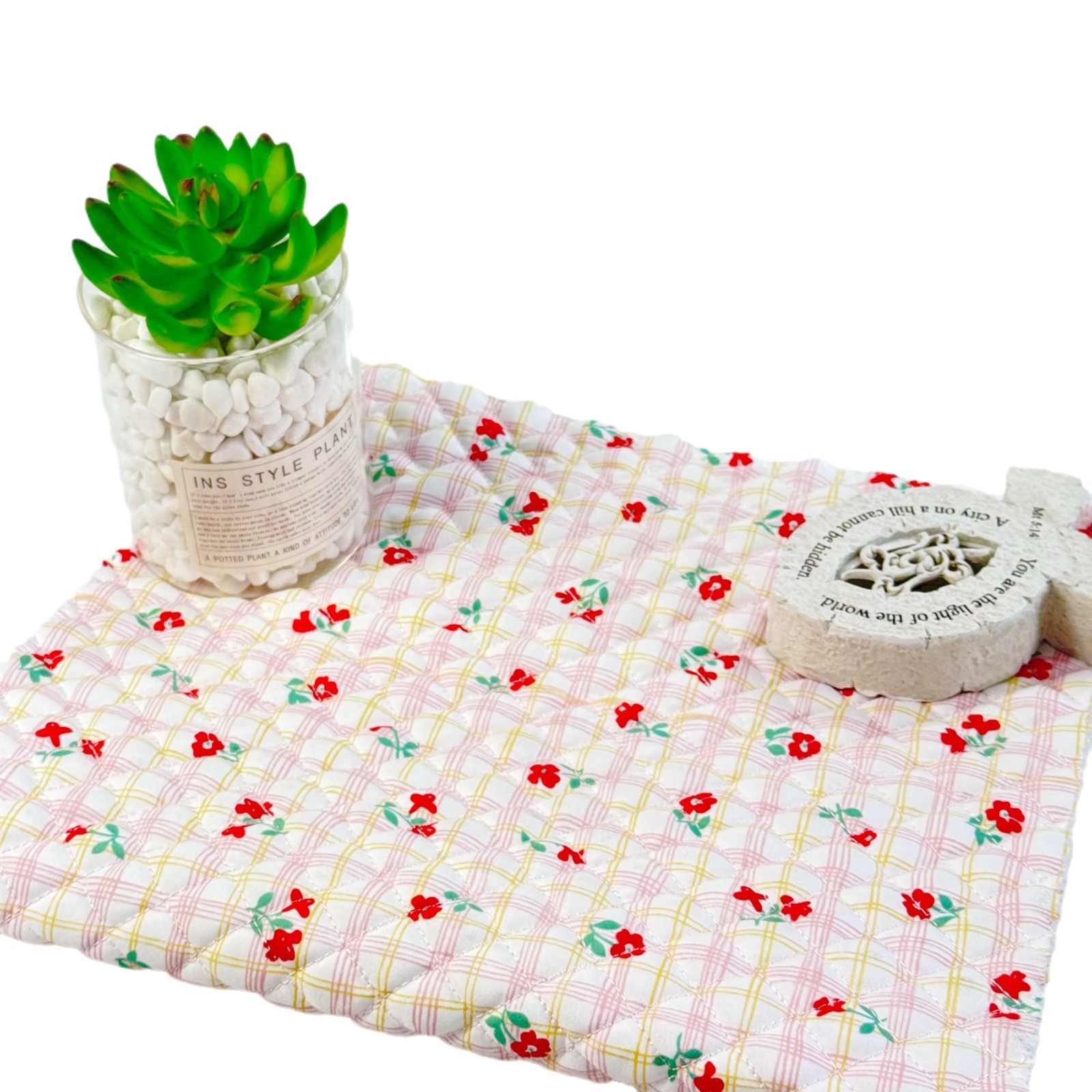 自有工厂全涤春亚纺小菱形格绗缝绗棉面料碎花化妆包箱包夹