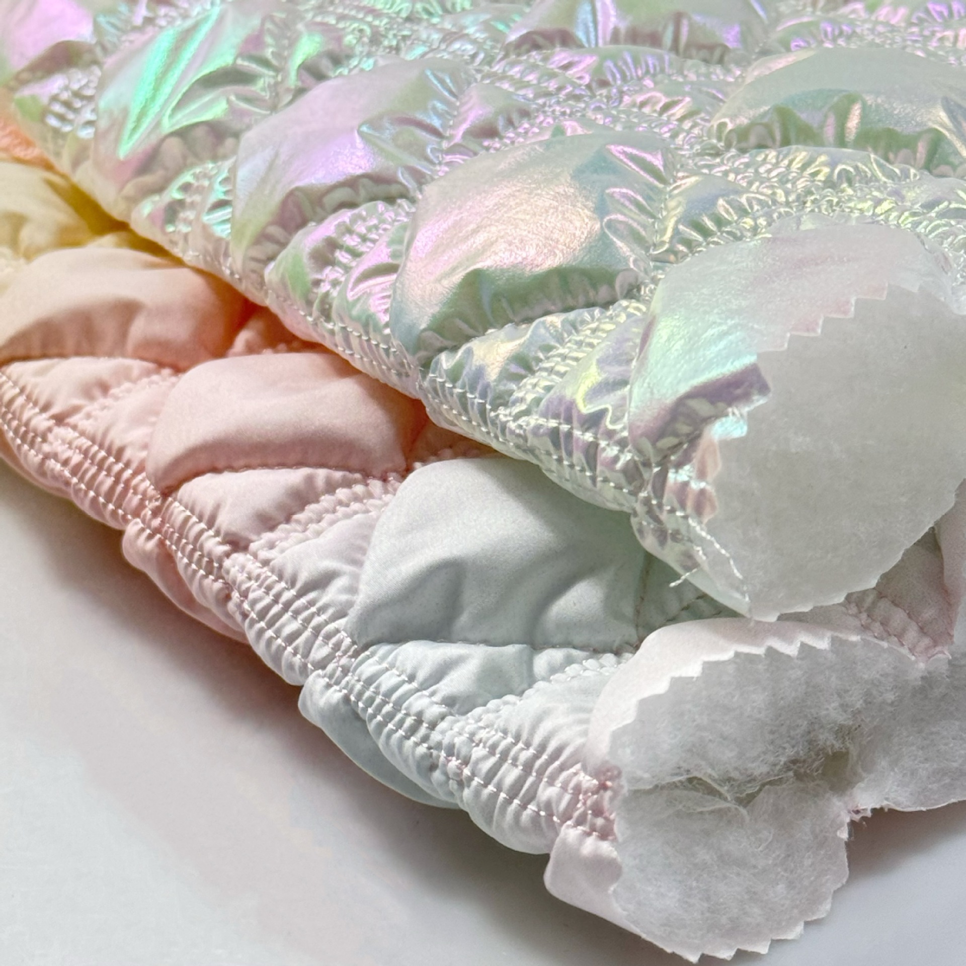 云朵包渐变绗棉布料藤格纹菱形格彩虹包绗缝绗绣布定制远红外升温